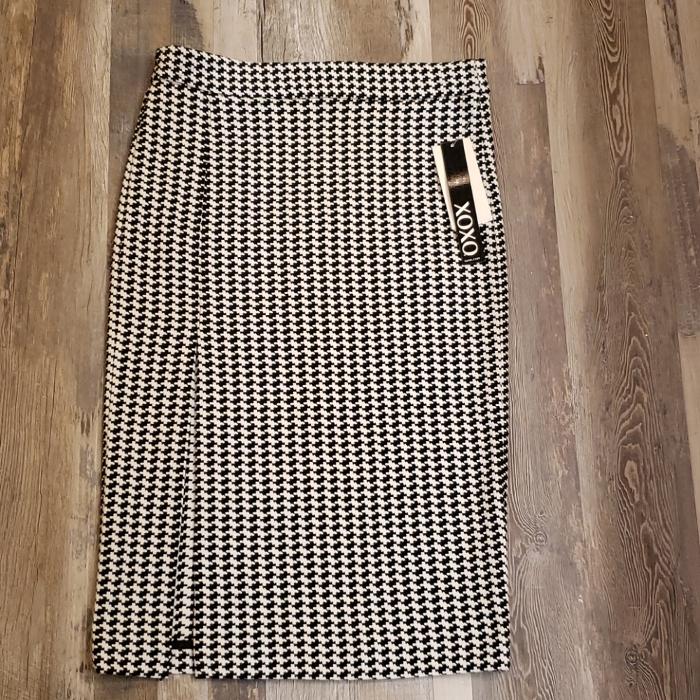 XOXO skirt - Picture 2 of 10